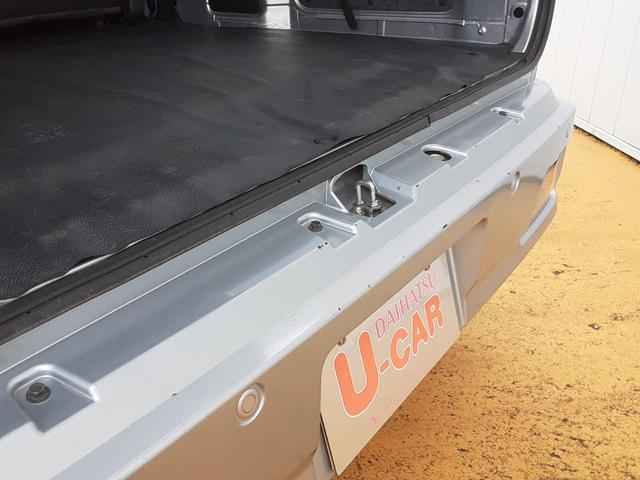 ハイゼットカーゴ クルーズターボ　キーフリー　パワーウィンドゥ　ワンオーナー　禁煙車　キーフリー　衝突回避支援システム　誤発信抑制制御機能　　マニュアルエアコン　パワーウインドウ　アイドリングストップ　リヤフルフラットシート　オーディオレス（7枚目）