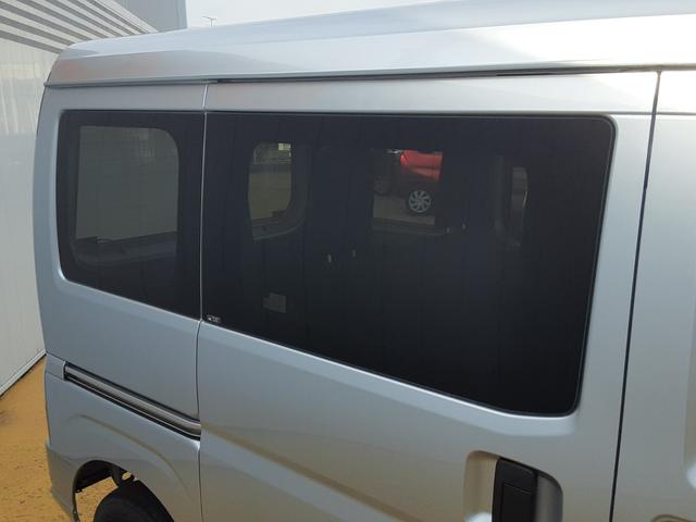 ハイゼットカーゴ クルーズターボ　キーフリー　パワーウィンドゥ　ワンオーナー　禁煙車　キーフリー　衝突回避支援システム　誤発信抑制制御機能　　マニュアルエアコン　パワーウインドウ　アイドリングストップ　リヤフルフラットシート　オーディオレス（13枚目）