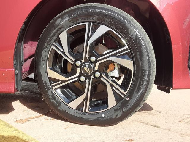 タント カスタムＸ　走行４９５１キロ　９インチディスプレイオーディオ　ワンオーナー　禁煙車　９インチスマホ連携ディスプレイオーディオ　バックカメラ　純正アルミホイール　キーフリー　パワーウィンドゥ　衝突回避支援ブレーキ機能　誤発信抑制制御機能（5枚目）