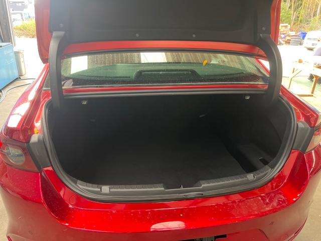 MAZDA3セダン 15S ツーリング メーカーオプション(純正バーグラアラーム/純正ドアエッジモール/360°セーフティパッケージ)付加(ヘッドアップディスプレイ/プッシュスタート/バックカメラ/全周囲カメラ/オートライト/ETC(39枚目)