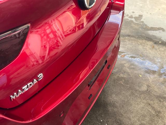 MAZDA3セダン 15S ツーリング メーカーオプション(純正バーグラアラーム/純正ドアエッジモール/360°セーフティパッケージ)付加(ヘッドアップディスプレイ/プッシュスタート/バックカメラ/全周囲カメラ/オートライト/ETC(44枚目)