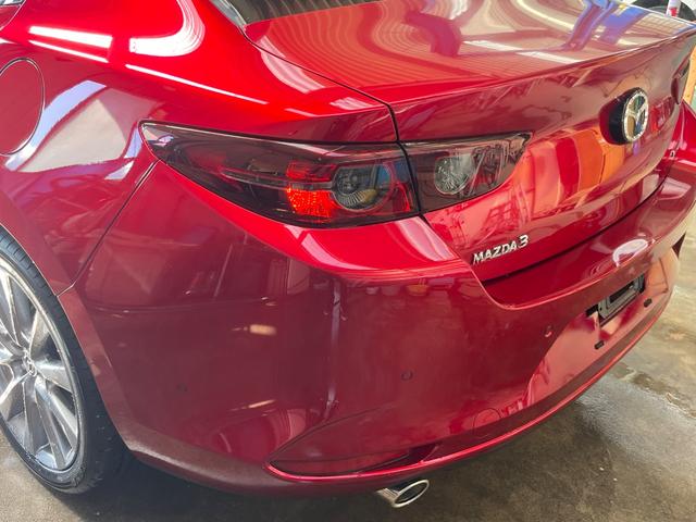 MAZDA3セダン 15S ツーリング メーカーオプション(純正バーグラアラーム/純正ドアエッジモール/360°セーフティパッケージ)付加(ヘッドアップディスプレイ/プッシュスタート/バックカメラ/全周囲カメラ/オートライト/ETC(47枚目)