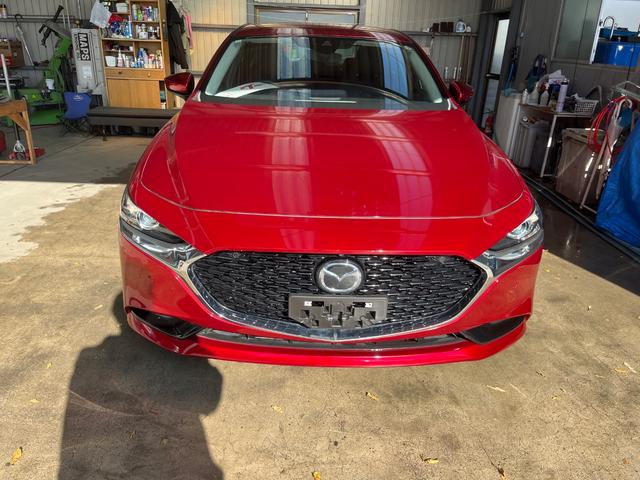 MAZDA3セダン 15S ツーリング メーカーオプション(純正バーグラアラーム/純正ドアエッジモール/360°セーフティパッケージ)付加(ヘッドアップディスプレイ/プッシュスタート/バックカメラ/全周囲カメラ/オートライト/ETC(56枚目)