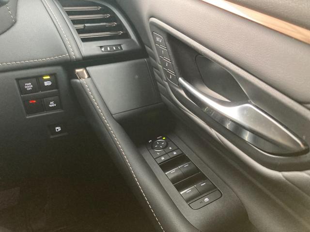 ヴェルファイアハイブリッド Z プレミア ワンオーナー禁煙車/ユニバーサルステップ/左右独立ムーンルーフ/セーフティセンス/デジタルインナーミラー/HUD/パノラミックビューモニター/純正ナビフルセグ/レザーシート/スペアキー(30枚目)