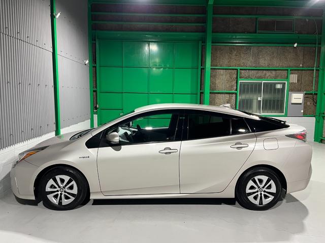 プリウス A 衝突軽減ブレーキ アダプティブクルーズコントロール LEDヘッドライト ディスプレイオーディオ バックカメラ ETC プッシュスタート スマートキー(13枚目)