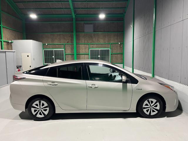 プリウス A 衝突軽減ブレーキ アダプティブクルーズコントロール LEDヘッドライト ディスプレイオーディオ バックカメラ ETC プッシュスタート スマートキー(18枚目)