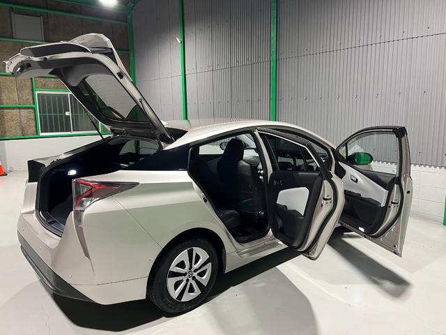 プリウス A 衝突軽減ブレーキ アダプティブクルーズコントロール LEDヘッドライト ディスプレイオーディオ バックカメラ ETC プッシュスタート スマートキー(19枚目)