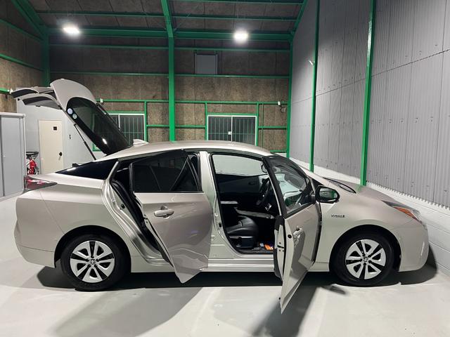 プリウス A 衝突軽減ブレーキ アダプティブクルーズコントロール LEDヘッドライト ディスプレイオーディオ バックカメラ ETC プッシュスタート スマートキー(20枚目)