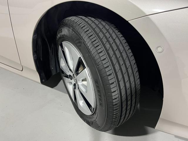 プリウス A 衝突軽減ブレーキ アダプティブクルーズコントロール LEDヘッドライト ディスプレイオーディオ バックカメラ ETC プッシュスタート スマートキー(37枚目)