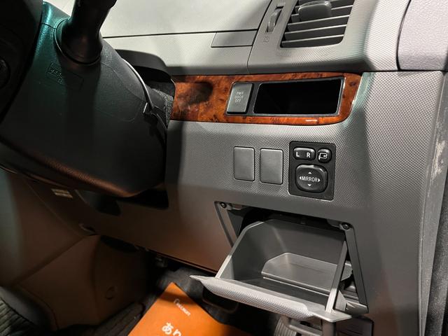 エスティマ ２．４アエラス　Ｇエディション　クルーズコントロール　両側パワースライドドア　後席シートオットマン　ナビゲーション　フルセグＴＶ　ブルートゥース　ＤＶＤ　バックカメラ　前後ドラレコ　ＥＴＣ　ＨＩＤ　プッシュスタート　スマートキー（65枚目）