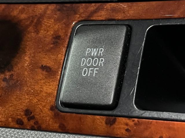 エスティマ ２．４アエラス　Ｇエディション　クルーズコントロール　両側パワースライドドア　後席シートオットマン　ナビゲーション　フルセグＴＶ　ブルートゥース　ＤＶＤ　バックカメラ　前後ドラレコ　ＥＴＣ　ＨＩＤ　プッシュスタート　スマートキー（70枚目）