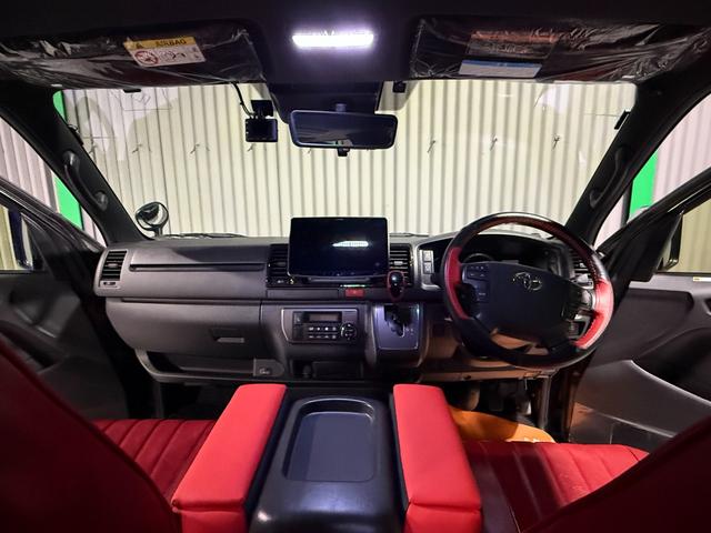 ハイエースバン スーパーＧＬ　ダークプライムＩＩ　ワンオーナー　ヒッチメンバー　両側パワースライドドア　アルパインフローティングナビゲーション　フリップダウンモニター　全周囲モニター　　ＥＴＣ　前後ドラレコ　純正デジタルインナーミラー　ローダウン（2枚目）