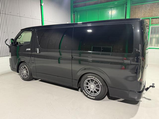 ハイエースバン スーパーＧＬ　ダークプライムＩＩ　ワンオーナー　ヒッチメンバー　両側パワースライドドア　アルパインフローティングナビゲーション　フリップダウンモニター　全周囲モニター　　ＥＴＣ　前後ドラレコ　純正デジタルインナーミラー　ローダウン（10枚目）