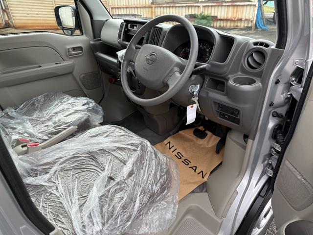 クリッパーバン 　ＣＶＴ　ハイルーフ　届出済未使用車　キーレスエントリー　パワーウィンドウ　ＵＳＢポート　衝突被害軽減装置　オーバーヘッドコンソール（13枚目）