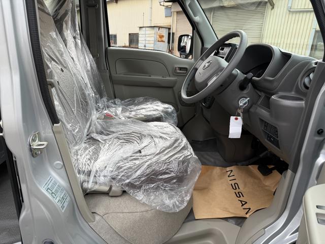 クリッパーバン 　ＣＶＴ　ハイルーフ　届出済未使用車　キーレスエントリー　パワーウィンドウ　ＵＳＢポート　衝突被害軽減装置　オーバーヘッドコンソール（14枚目）