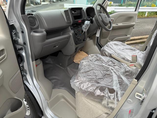 クリッパーバン 　ＣＶＴ　ハイルーフ　届出済未使用車　キーレスエントリー　パワーウィンドウ　ＵＳＢポート　衝突被害軽減装置　オーバーヘッドコンソール（16枚目）