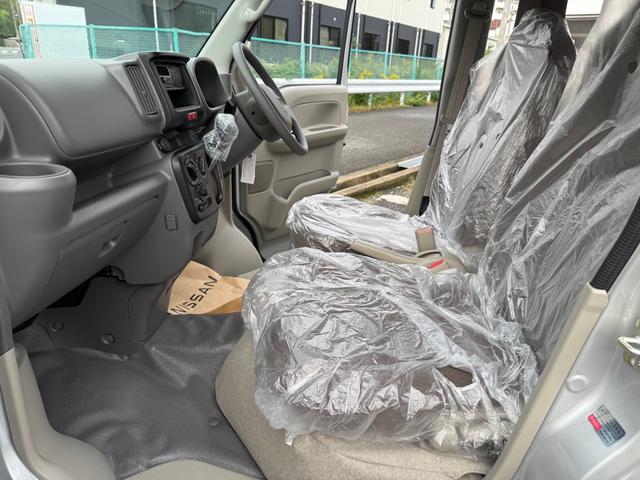 クリッパーバン 　ＣＶＴ　ハイルーフ　届出済未使用車　キーレスエントリー　パワーウィンドウ　ＵＳＢポート　衝突被害軽減装置　オーバーヘッドコンソール（17枚目）