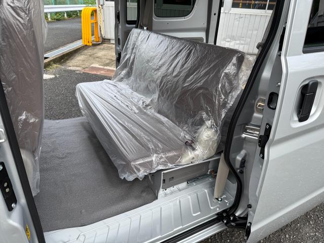 クリッパーバン 　ＣＶＴ　ハイルーフ　届出済未使用車　キーレスエントリー　パワーウィンドウ　ＵＳＢポート　衝突被害軽減装置　オーバーヘッドコンソール（19枚目）