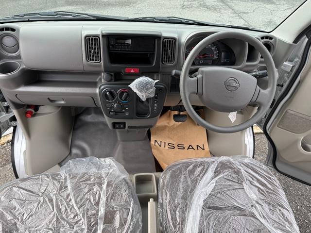 クリッパーバン 　ＣＶＴ　ハイルーフ　届出済未使用車　キーレスエントリー　パワーウィンドウ　ＵＳＢポート　衝突被害軽減装置　オーバーヘッドコンソール（25枚目）