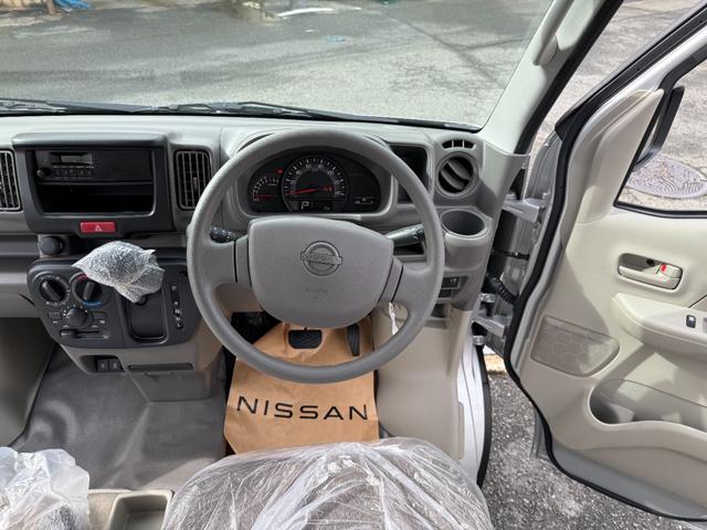 クリッパーバン 　ＣＶＴ　ハイルーフ　届出済未使用車　キーレスエントリー　パワーウィンドウ　ＵＳＢポート　衝突被害軽減装置　オーバーヘッドコンソール（27枚目）