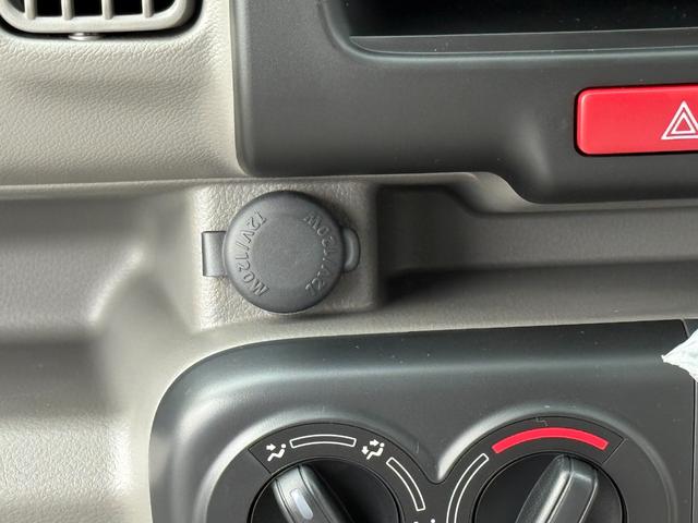 クリッパーバン 　ＣＶＴ　ハイルーフ　届出済未使用車　キーレスエントリー　パワーウィンドウ　ＵＳＢポート　衝突被害軽減装置　オーバーヘッドコンソール（31枚目）