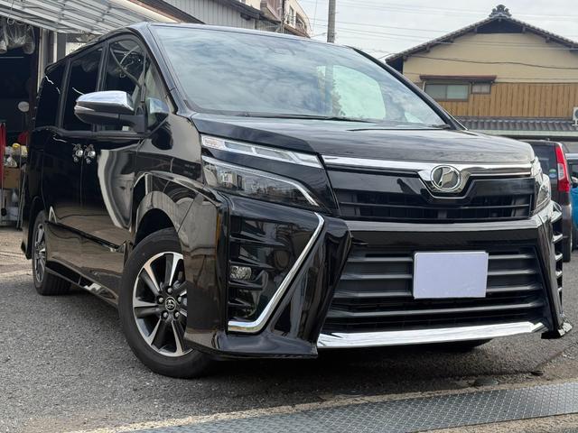 ヴォクシー ＺＳ　煌　カロッツェリア１０インチナビ　Ｂｌｕｅｔｏｏｔｈ　フルセグＴＶ　後席モニター　ドライブレコーダー　バックカメラ　ＥＴＣ　クルーズコントロール　ＬＥＤヘッドライト　リアオートエアコン　両側パワースライド（3枚目）