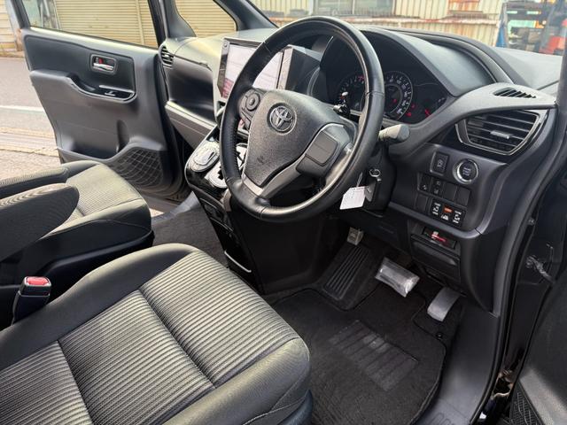 ヴォクシー ＺＳ　煌　カロッツェリア１０インチナビ　Ｂｌｕｅｔｏｏｔｈ　フルセグＴＶ　後席モニター　ドライブレコーダー　バックカメラ　ＥＴＣ　クルーズコントロール　ＬＥＤヘッドライト　リアオートエアコン　両側パワースライド（9枚目）