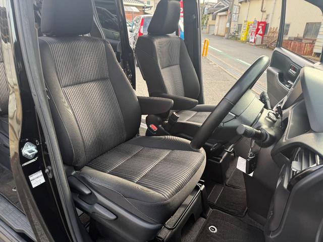 ヴォクシー ＺＳ　煌　カロッツェリア１０インチナビ　Ｂｌｕｅｔｏｏｔｈ　フルセグＴＶ　後席モニター　ドライブレコーダー　バックカメラ　ＥＴＣ　クルーズコントロール　ＬＥＤヘッドライト　リアオートエアコン　両側パワースライド（10枚目）