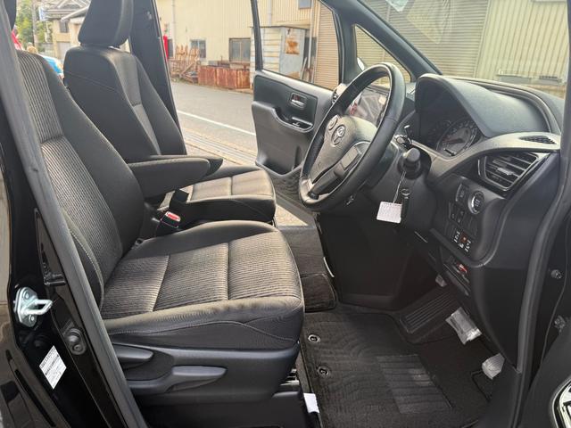 ヴォクシー ＺＳ　煌　カロッツェリア１０インチナビ　Ｂｌｕｅｔｏｏｔｈ　フルセグＴＶ　後席モニター　ドライブレコーダー　バックカメラ　ＥＴＣ　クルーズコントロール　ＬＥＤヘッドライト　リアオートエアコン　両側パワースライド（11枚目）