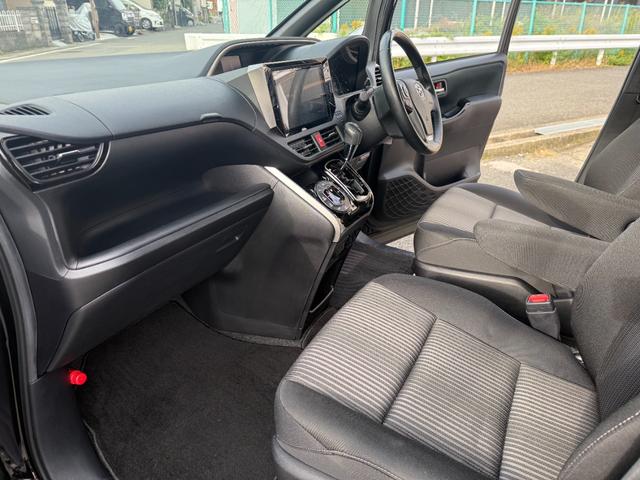 ヴォクシー ＺＳ　煌　カロッツェリア１０インチナビ　Ｂｌｕｅｔｏｏｔｈ　フルセグＴＶ　後席モニター　ドライブレコーダー　バックカメラ　ＥＴＣ　クルーズコントロール　ＬＥＤヘッドライト　リアオートエアコン　両側パワースライド（12枚目）