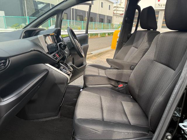 ヴォクシー ＺＳ　煌　カロッツェリア１０インチナビ　Ｂｌｕｅｔｏｏｔｈ　フルセグＴＶ　後席モニター　ドライブレコーダー　バックカメラ　ＥＴＣ　クルーズコントロール　ＬＥＤヘッドライト　リアオートエアコン　両側パワースライド（13枚目）