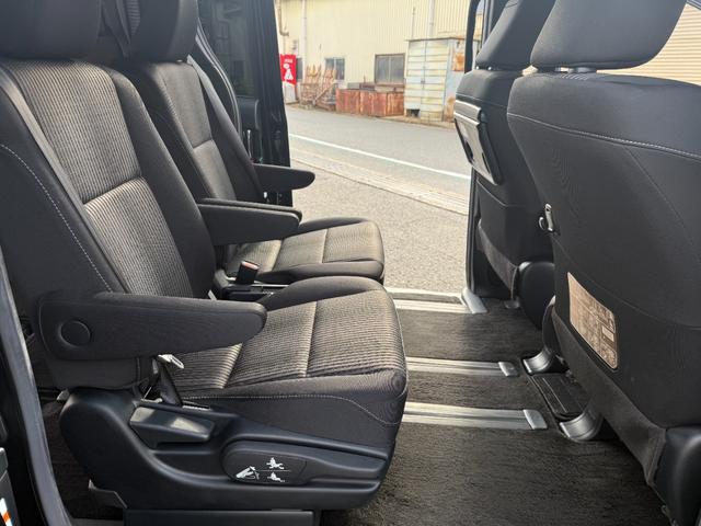 ヴォクシー ＺＳ　煌　カロッツェリア１０インチナビ　Ｂｌｕｅｔｏｏｔｈ　フルセグＴＶ　後席モニター　ドライブレコーダー　バックカメラ　ＥＴＣ　クルーズコントロール　ＬＥＤヘッドライト　リアオートエアコン　両側パワースライド（17枚目）