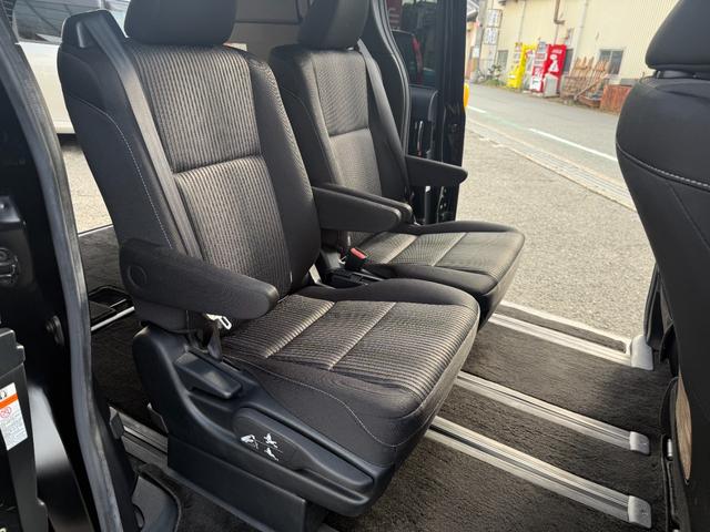 ヴォクシー ＺＳ　煌　カロッツェリア１０インチナビ　Ｂｌｕｅｔｏｏｔｈ　フルセグＴＶ　後席モニター　ドライブレコーダー　バックカメラ　ＥＴＣ　クルーズコントロール　ＬＥＤヘッドライト　リアオートエアコン　両側パワースライド（18枚目）