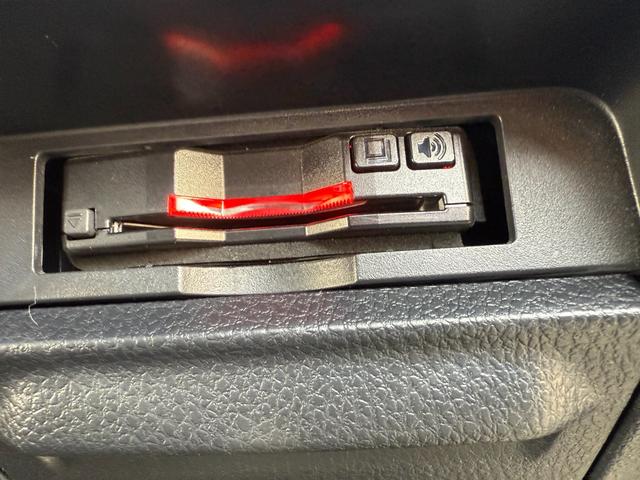 ヴォクシー ＺＳ　煌　カロッツェリア１０インチナビ　Ｂｌｕｅｔｏｏｔｈ　フルセグＴＶ　後席モニター　ドライブレコーダー　バックカメラ　ＥＴＣ　クルーズコントロール　ＬＥＤヘッドライト　リアオートエアコン　両側パワースライド（26枚目）