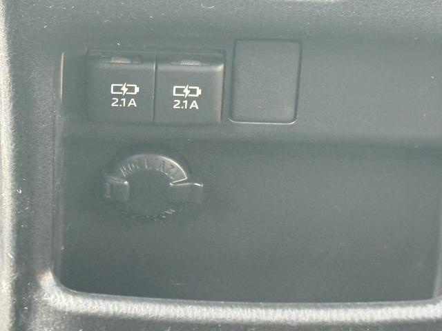 ヴォクシー ＺＳ　煌　カロッツェリア１０インチナビ　Ｂｌｕｅｔｏｏｔｈ　フルセグＴＶ　後席モニター　ドライブレコーダー　バックカメラ　ＥＴＣ　クルーズコントロール　ＬＥＤヘッドライト　リアオートエアコン　両側パワースライド（30枚目）