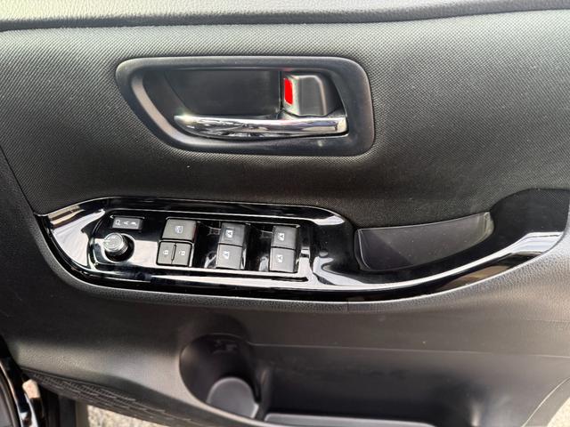 ヴォクシー ＺＳ　煌　カロッツェリア１０インチナビ　Ｂｌｕｅｔｏｏｔｈ　フルセグＴＶ　後席モニター　ドライブレコーダー　バックカメラ　ＥＴＣ　クルーズコントロール　ＬＥＤヘッドライト　リアオートエアコン　両側パワースライド（33枚目）