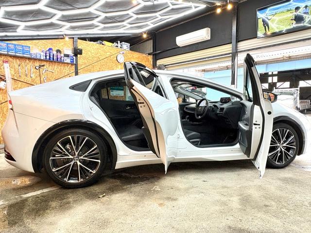 プリウス Ｚ　ガラスルーフ／レザーシート／ＣａｒＰｌａｙ／Ｂｌｕｅｔｏｏｔｈ／地デジ／シートヒーター＆ベンチレーション／ＥＴＣ２．０／ＴＳＳ／ＢＳＭ／パーキングアシスト／デジタルインナーミラー／パノラマミックビュー（6枚目）