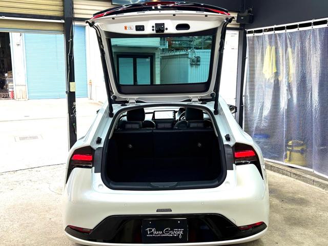 プリウス Ｚ　ガラスルーフ／レザーシート／ＣａｒＰｌａｙ／Ｂｌｕｅｔｏｏｔｈ／地デジ／シートヒーター＆ベンチレーション／ＥＴＣ２．０／ＴＳＳ／ＢＳＭ／パーキングアシスト／デジタルインナーミラー／パノラマミックビュー（9枚目）