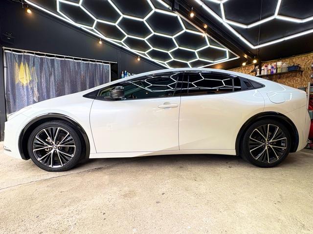 プリウス Ｚ　ガラスルーフ／レザーシート／ＣａｒＰｌａｙ／Ｂｌｕｅｔｏｏｔｈ／地デジ／シートヒーター＆ベンチレーション／ＥＴＣ２．０／ＴＳＳ／ＢＳＭ／パーキングアシスト／デジタルインナーミラー／パノラマミックビュー（11枚目）