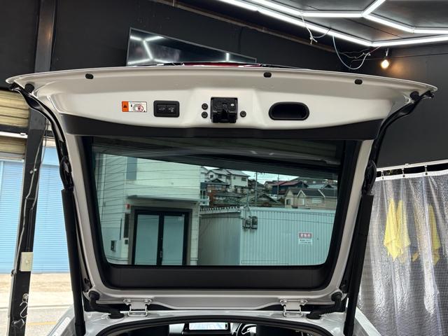 プリウス Ｚ　ガラスルーフ／レザーシート／ＣａｒＰｌａｙ／Ｂｌｕｅｔｏｏｔｈ／地デジ／シートヒーター＆ベンチレーション／ＥＴＣ２．０／ＴＳＳ／ＢＳＭ／パーキングアシスト／デジタルインナーミラー／パノラマミックビュー（18枚目）