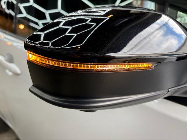 プリウス Ｚ　ガラスルーフ／レザーシート／ＣａｒＰｌａｙ／Ｂｌｕｅｔｏｏｔｈ／地デジ／シートヒーター＆ベンチレーション／ＥＴＣ２．０／ＴＳＳ／ＢＳＭ／パーキングアシスト／デジタルインナーミラー／パノラマミックビュー（28枚目）