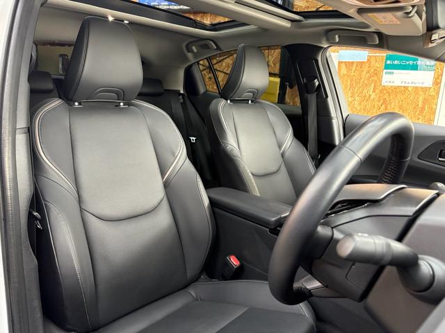 プリウス Ｚ　ガラスルーフ／レザーシート／ＣａｒＰｌａｙ／Ｂｌｕｅｔｏｏｔｈ／地デジ／シートヒーター＆ベンチレーション／ＥＴＣ２．０／ＴＳＳ／ＢＳＭ／パーキングアシスト／デジタルインナーミラー／パノラマミックビュー（32枚目）