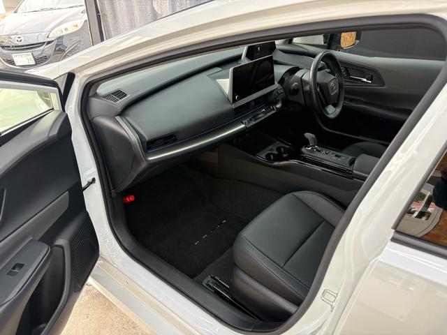プリウス Ｚ　ガラスルーフ／レザーシート／ＣａｒＰｌａｙ／Ｂｌｕｅｔｏｏｔｈ／地デジ／シートヒーター＆ベンチレーション／ＥＴＣ２．０／ＴＳＳ／ＢＳＭ／パーキングアシスト／デジタルインナーミラー／パノラマミックビュー（33枚目）