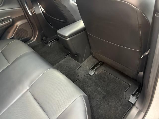 プリウス Ｚ　ガラスルーフ／レザーシート／ＣａｒＰｌａｙ／Ｂｌｕｅｔｏｏｔｈ／地デジ／シートヒーター＆ベンチレーション／ＥＴＣ２．０／ＴＳＳ／ＢＳＭ／パーキングアシスト／デジタルインナーミラー／パノラマミックビュー（37枚目）