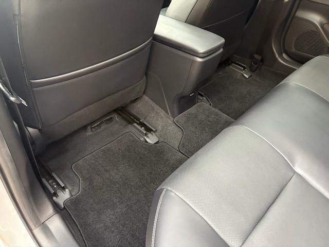 プリウス Ｚ　ガラスルーフ／レザーシート／ＣａｒＰｌａｙ／Ｂｌｕｅｔｏｏｔｈ／地デジ／シートヒーター＆ベンチレーション／ＥＴＣ２．０／ＴＳＳ／ＢＳＭ／パーキングアシスト／デジタルインナーミラー／パノラマミックビュー（40枚目）