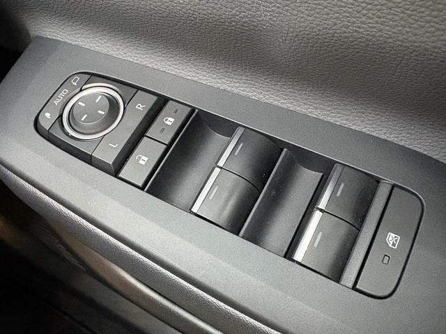 プリウス Ｚ　ガラスルーフ／レザーシート／ＣａｒＰｌａｙ／Ｂｌｕｅｔｏｏｔｈ／地デジ／シートヒーター＆ベンチレーション／ＥＴＣ２．０／ＴＳＳ／ＢＳＭ／パーキングアシスト／デジタルインナーミラー／パノラマミックビュー（61枚目）