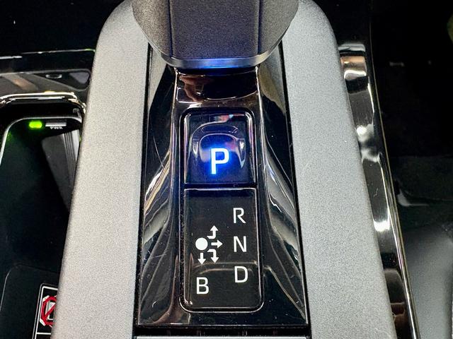 プリウス Ｚ　ガラスルーフ／レザーシート／ＣａｒＰｌａｙ／Ｂｌｕｅｔｏｏｔｈ／地デジ／シートヒーター＆ベンチレーション／ＥＴＣ２．０／ＴＳＳ／ＢＳＭ／パーキングアシスト／デジタルインナーミラー／パノラマミックビュー（66枚目）