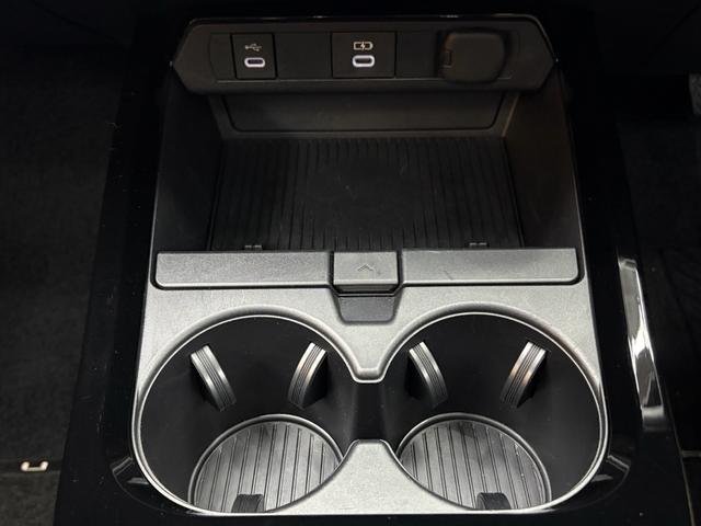 プリウス Ｚ　ガラスルーフ／レザーシート／ＣａｒＰｌａｙ／Ｂｌｕｅｔｏｏｔｈ／地デジ／シートヒーター＆ベンチレーション／ＥＴＣ２．０／ＴＳＳ／ＢＳＭ／パーキングアシスト／デジタルインナーミラー／パノラマミックビュー（68枚目）