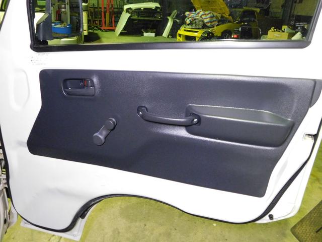 キャリイトラック ＫＣエアコン・パワステ　エアコン　パワステ　５ＡＧＳ　４ＷＤ　パネルバン　ＬＥＤ作業灯　全長２４２ｃｍ　パネルバン　観音開き　軽運送　ホロ　幌　レベライザーヘッドライト　ドアバイザー　配達　軽貨物（33枚目）