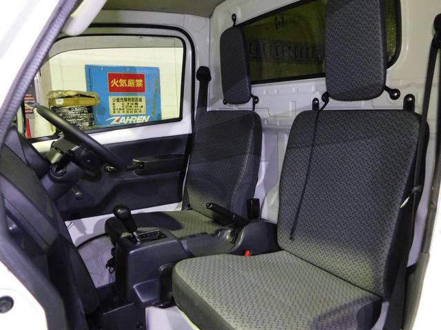 キャリイトラック ＫＣエアコン・パワステ　エアコン　パワステ　５ＡＧＳ　４ＷＤ　パネルバン　ＬＥＤ作業灯　全長２４２ｃｍ　パネルバン　観音開き　軽運送　ホロ　幌　レベライザーヘッドライト　ドアバイザー　配達　軽貨物（50枚目）